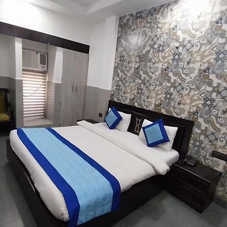 Hotel Crystal Palace Ню Делхи Екстериор снимка