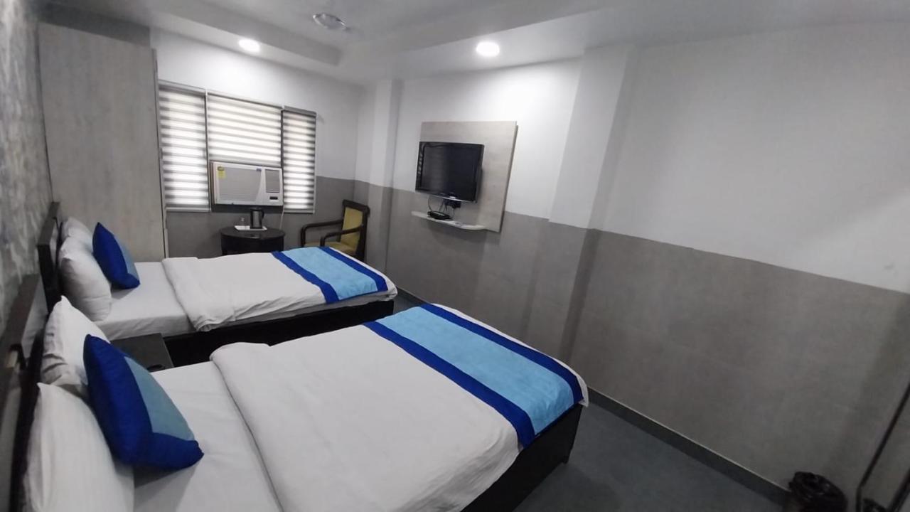Hotel Crystal Palace Ню Делхи Екстериор снимка
