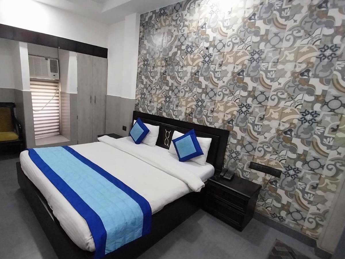 Hotel Crystal Palace Ню Делхи Екстериор снимка